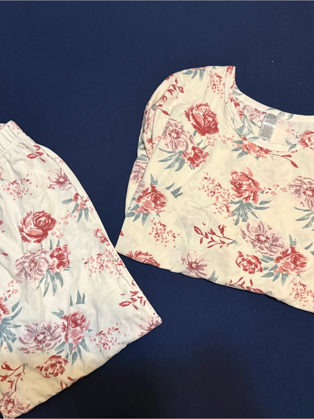 TWO PIECE - Women's Butter-Soft, Floral Lounge Set (Like New)